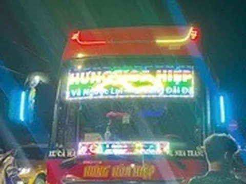 Xe giường nằm va chạm xe máy trên quốc lộ 1, hai người chết tại chỗ