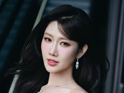 Nhan sắc Thúy Ngân