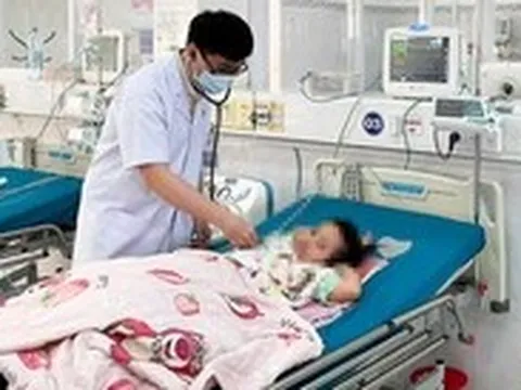 Lọc máu 53 giờ liên tục cứu sống bé gái bị ong đốt nguy kịch