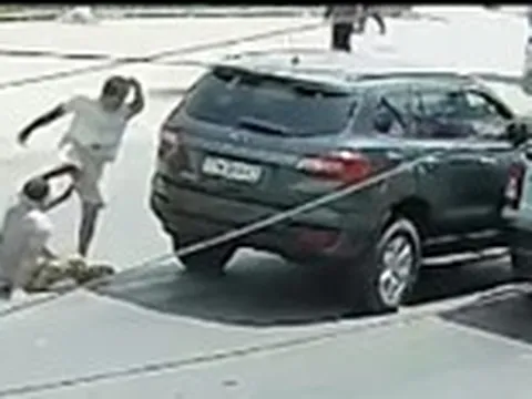 Trên con dốc trượt khỏi bản thân