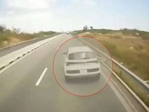 Cao tốc thiếu làn dừng khẩn cấp, tài xế ô tô 'đánh cược' với rủi ro
