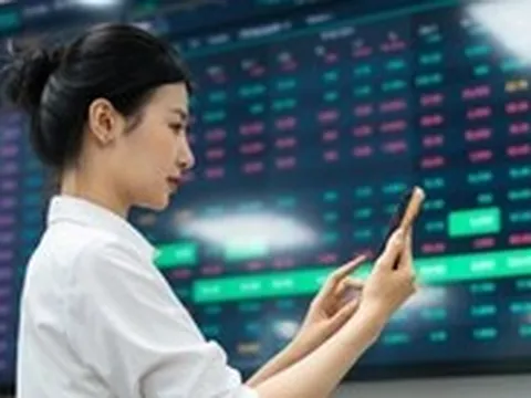 Cổ phiếu bất động sản đồng loạt tím trần, DGC bất ngờ 'được cứu'