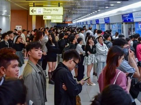 Xăng tăng giá, người dân TPHCM ưu tiên metro, xe buýt