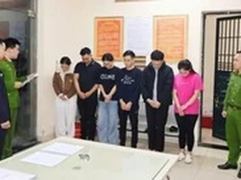 7 người giả danh bác sĩ, tiêm nước muối tăng kích thước dương vật cho khách