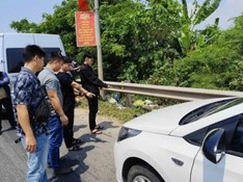 CLIP: Hồi hộp pha “bẻ lái” áp sát bắt 2 đối tượng vận chuyển 7kg “hàng đá” ở Quảng Trị