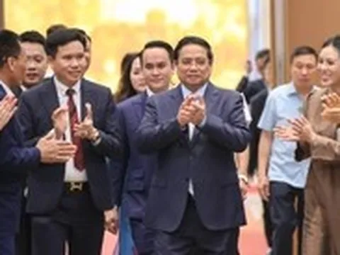 Thủ tướng họp thúc đẩy tăng trưởng hai con số, tri ân doanh nghiệp