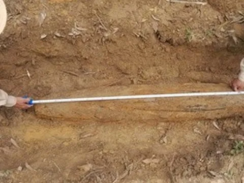 Quả bom nặng hơn 220kg "phát lộ", người dân lập tức trình báo