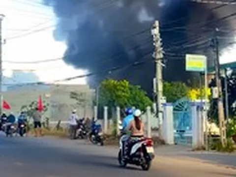 Cháy nhà ở Ninh Thuận, xe hơi, xe máy và nhiều tài sản bị thiêu rụi