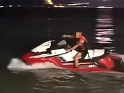 Công an mời làm việc TikToker phóng mô tô nước trên bãi tắm công cộng Nha Trang