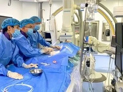 Xử trí thành công ca tim bẩm sinh phức tạp bằng kỹ thuật ít xâm lấn