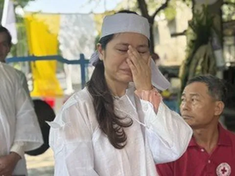 VIDEO: Giọt nước mắt xúc động của người thân tài xế taxi bị bắn chết ở Quảng Trị khi nhận sự sẻ chia