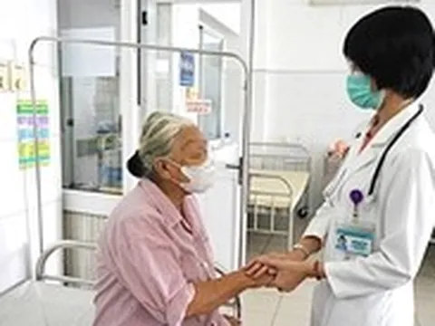 Vừa ăn vừa nói, nhiều người bị dị vật đường thở