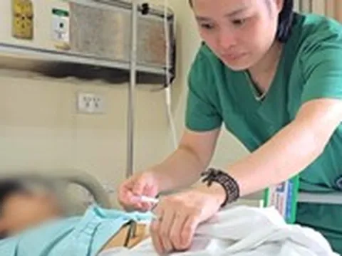 Lấy thận bị tổn thương ra ngoài ‘sửa chữa’, rồi ghép lại cho người bệnh