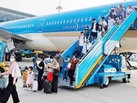 Đủ cách giảm áp lực giá vé máy bay