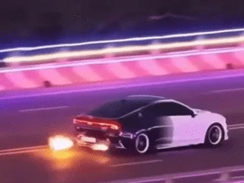 Xác minh clip ô tô con nẹt pô, phun lửa trên đại lộ Đông Tây