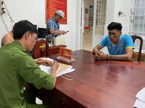 Bắt đối tượng đạp cửa xông vào phòng ngủ tấn công chủ nhà cướp điện thoại