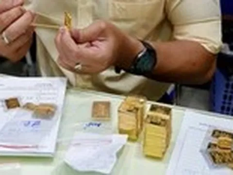 Giá vàng bật tăng mạnh, vượt 4.600 USD/ounce