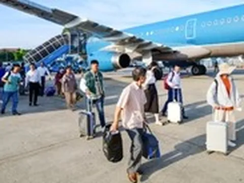 Hãng bay ứng phó với giá nhiên liệu