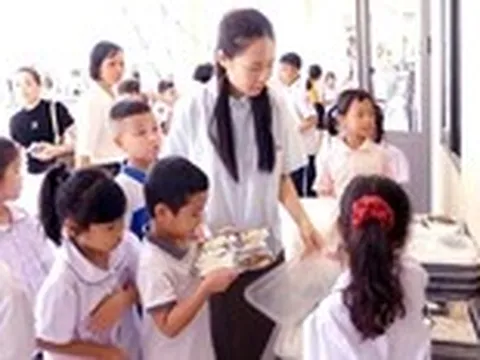 Thịt bẩn vào trường học: Ai là nạn nhân?
