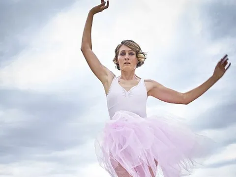 Kỳ tích “đi trên dây bằng mũi chân” của cô gái Nga khiến giới kỷ lục nể phục