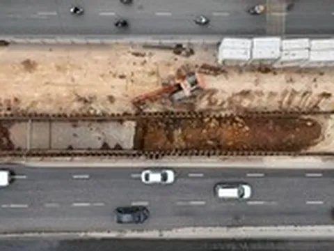 Hà Nội rào chắn đường Đặng Văn Ngữ, Trần Cung, Lê Duẩn... làm dự án chống ngập