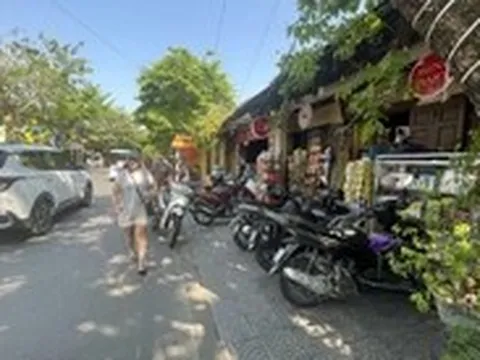 Hội An mời công an phường, các tổ dân phố, cộng đồng dân cư họp để bàn dẹp lấn chiếm vỉa hè