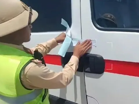 Xe cứu thương 'rởm' bị CSGT niêm phong trên cao tốc