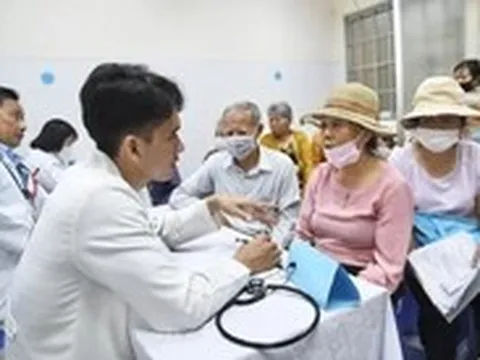 Hàng nghìn người dân TP.HCM được khám sức khỏe miễn phí, còn có quà mang về