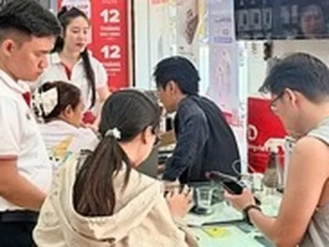 'Ngày đôi 4-4': Nhiều nơi giảm giá mạnh để hút khách