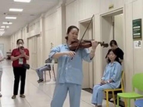 Bệnh nhân ‘đặc biệt’ kéo viola giữa hành lang bệnh viện thu hút triệu lượt xem