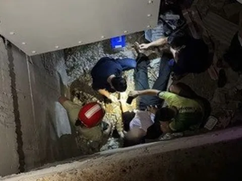 Mải mê livestream, một phụ nữ ngã xuống chân cầu Biển Hồ