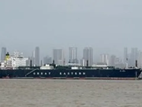 Giá khí đốt tự nhiên châu Âu lao dốc, đã có 2 tàu qua eo biển Hormuz