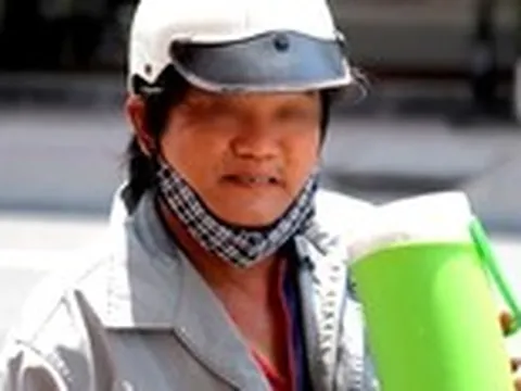 Nắng nóng cực đoan, uống nhiều nước vẫn khát: Bác sĩ lưu ý sai lầm phổ biến