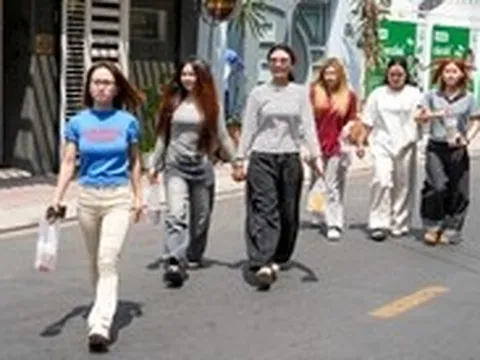 Đồ uống giải khát, kem sữa... 'sốt hàng' mùa nóng