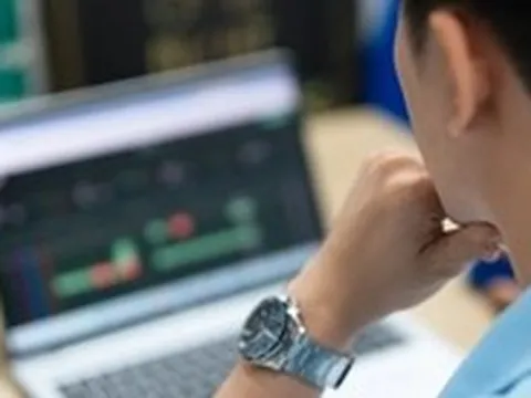 Đọc nhanh 10-4: Giá dầu tiếp tục tăng; chứng khoán chưa phải ở vùng định giá quá hấp dẫn?