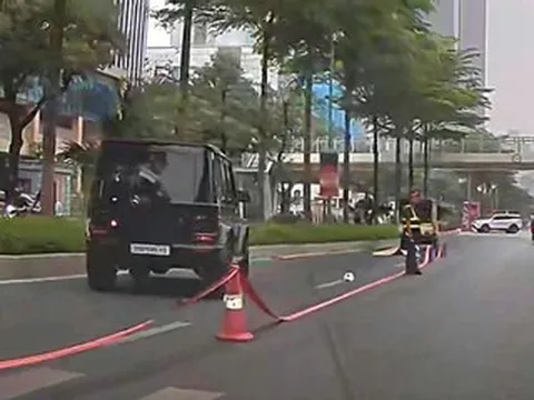 Người đi bộ tử vong sau va chạm với ô tô Mercedes G63 ở Hà Nội