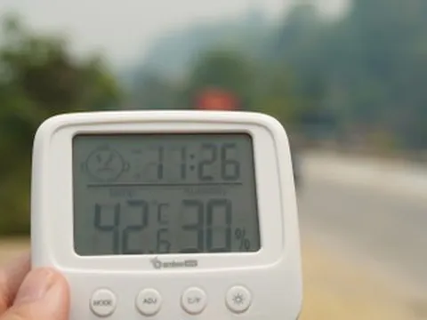 'Chảo lửa Đông Dương' đạt 42 độ C, người dân xoay xở thích ứng