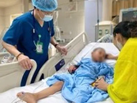 Cứu sống bé trai 5 tuổi đa chấn thương trong vụ tai nạn xe khách ở Tam Đảo