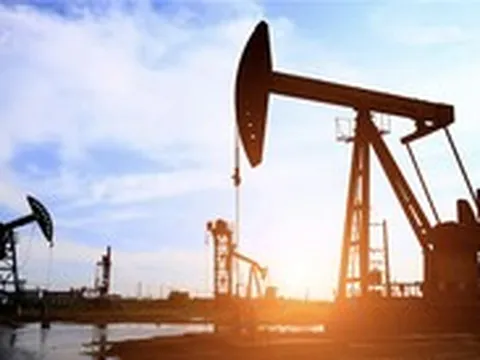 Đọc nhanh 13-4: Giá dầu vọt lên gần 104 USD/thùng; đồng USD mạnh lên, vàng giảm