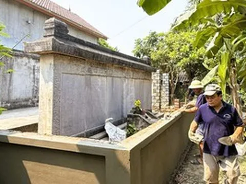 Tin mới về tấm bia cổ hơn 300 năm ở Thanh Hóa thành tường rào nhà dân