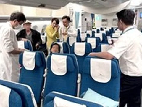 Hành khách bất tỉnh trên chuyến bay từ Mỹ về TP.HCM, được cấp cứu kịp thời