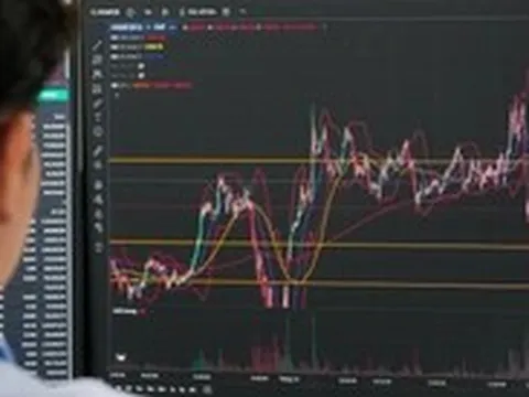 Đọc nhanh 14-4: Giá dầu lao dốc, về dưới mốc 100 USD/thùng