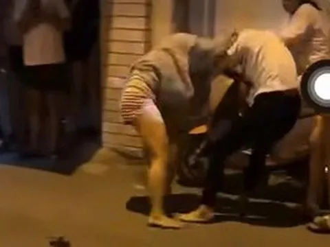 Nguyên nhân vụ 2 nhóm phụ nữ đánh nhau, nhiều người vây quanh quay clip
