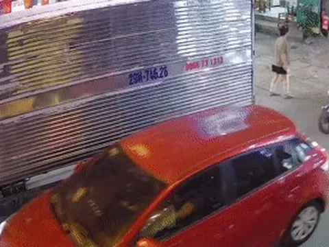 Đâm loạt xe ở Hà Nội, nữ tài xế hoảng loạn, gục trên vô lăng