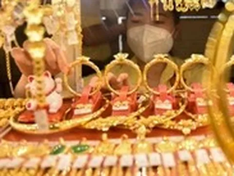 Giá vàng tăng vọt sau khi Mỹ và Iran xem xét tái đàm phán