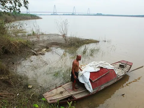 "Dị nhân" mang linh cảm lạ, vớt hàng trăm thi thể trôi sông và nỗi ám ảnh không lời
