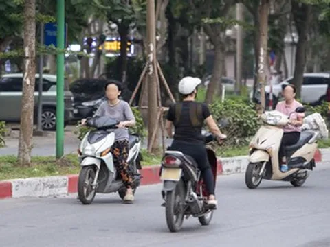'Tiết kiệm' 500m đường, nhiều người đi ngược chiều ở Hà Nội bị phạt 5 triệu đồng