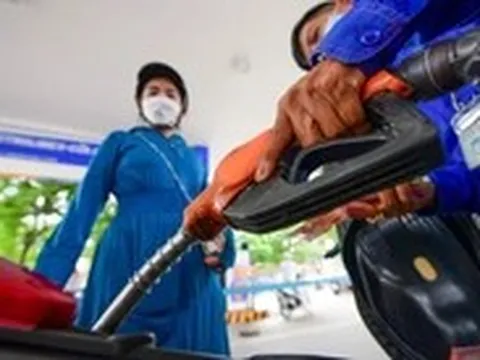 Bộ Công Thương lý giải việc giảm giá dầu vào 0h ngày 16-4
