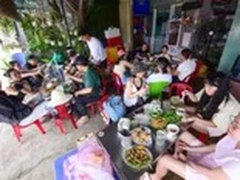 Hộ kinh doanh dưới 500 triệu bị yêu cầu ngưng xuất hóa đơn: Có sai luật?