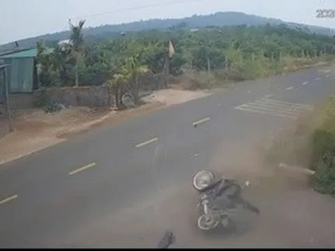 Xác minh clip nam sinh tử vong do tai nạn giao thông, người đi sau quay xe rời đi